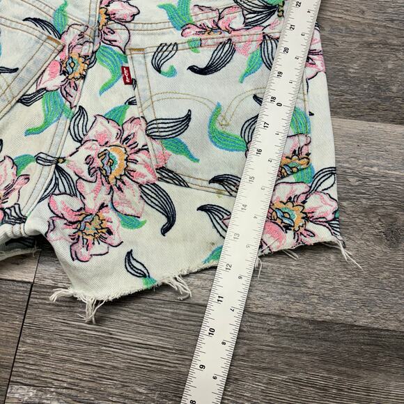 Levis 501 Hella Bloom Pink Blue Women 26 Hi-Rise Embroidered Floral Denim Shorts - Picture 3 of 12
